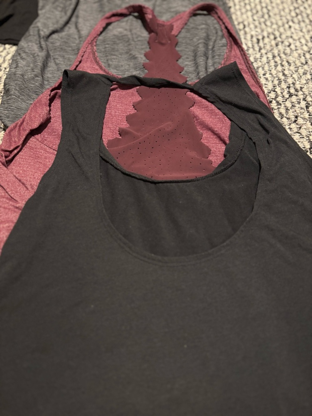 Lululemon/Adidas/Nike Maternity/maternity friendly workout tops and bottom - Picture 4 of 11